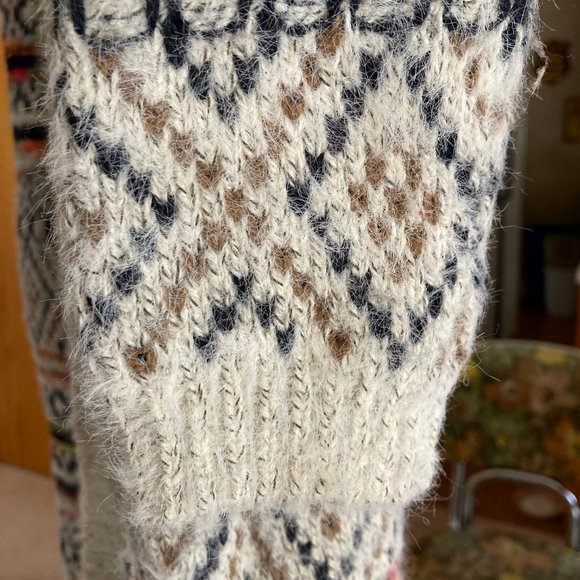 Sweater - Picture 3 of 6